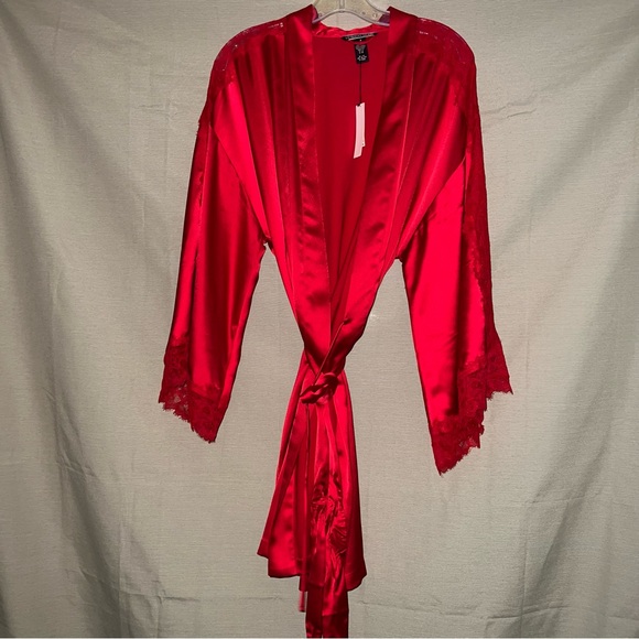 V. S. Robe NWT - Picture 4 of 9